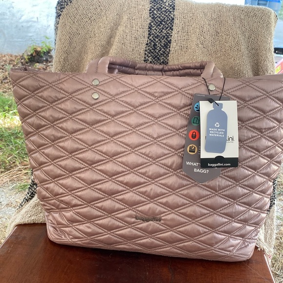 Baggallini Handbags - NWT $100 MSRP Baggallini Quilted Tote with RFID Protection